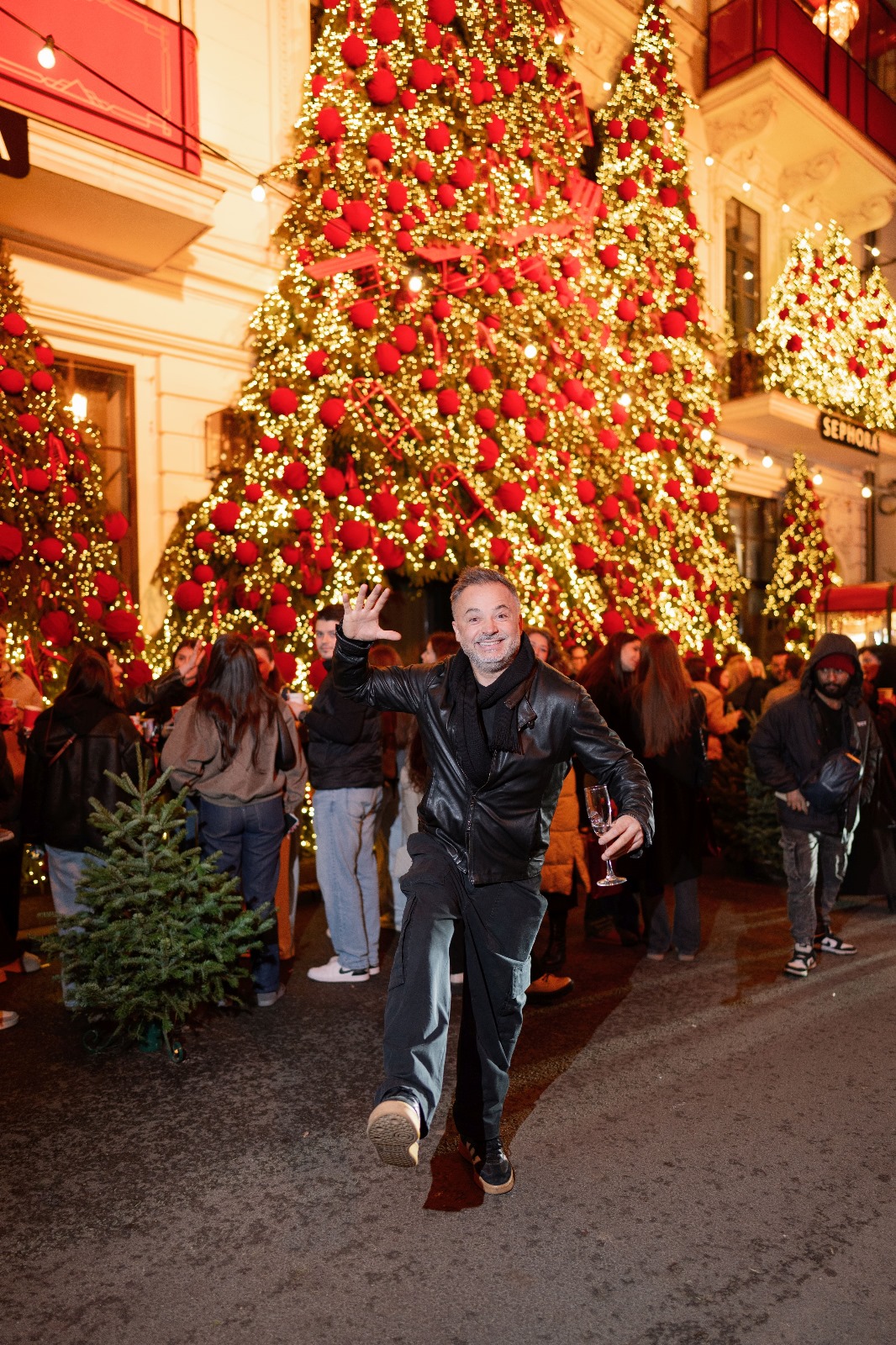 Cum arată și unde e cel mai instagramabil loc din București, care a devenit viral în ultimele zile. Cine e în spatele „The Christmas House”