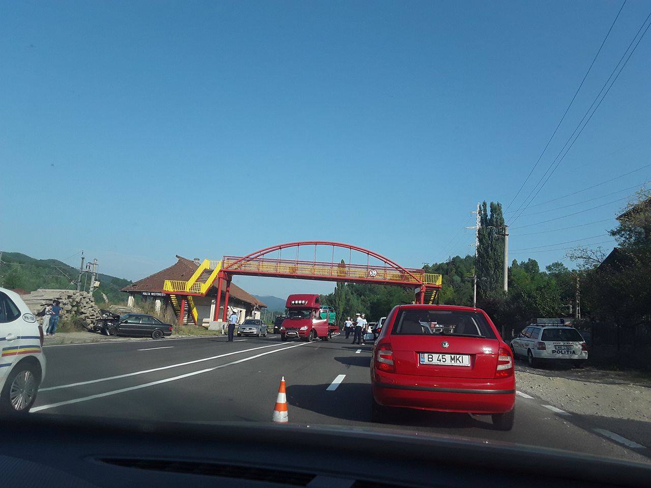 FOTO| Accident în apropiere de Comarnic pe DN1. Cinci persoane au fost rănite