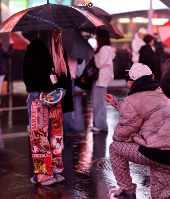 Lino Golden și-a cerut iubita de soție după doar câteva luni de relație. Momentul special a avut loc în New York. Artistul s-a pus în genunchi în fața tuturor
