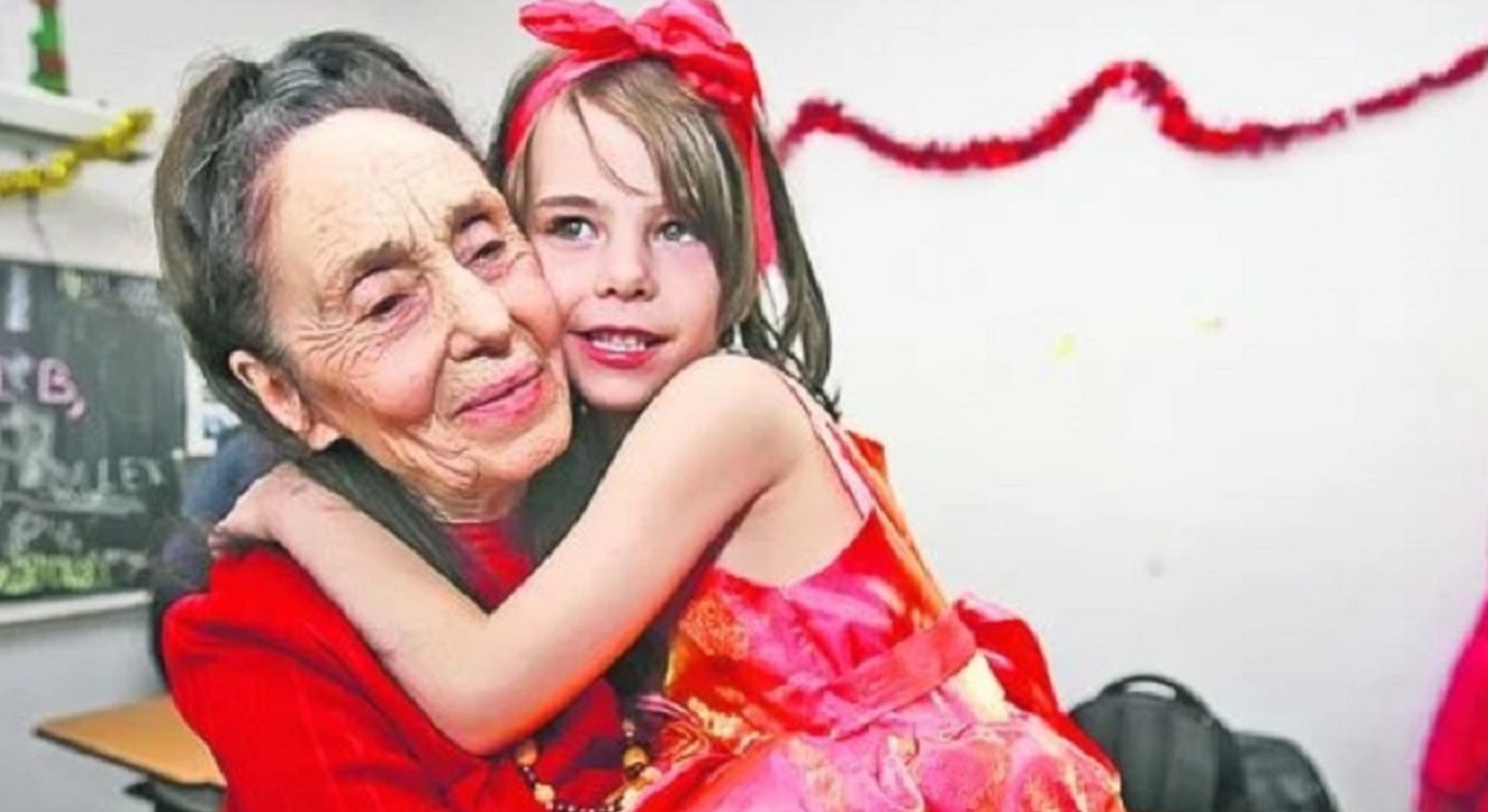 Cum arată în prezent fiica Adrianei Iliescu, cea mai bătrână mamă din România. Eliza are 20 de ani și studiază la două facultăți