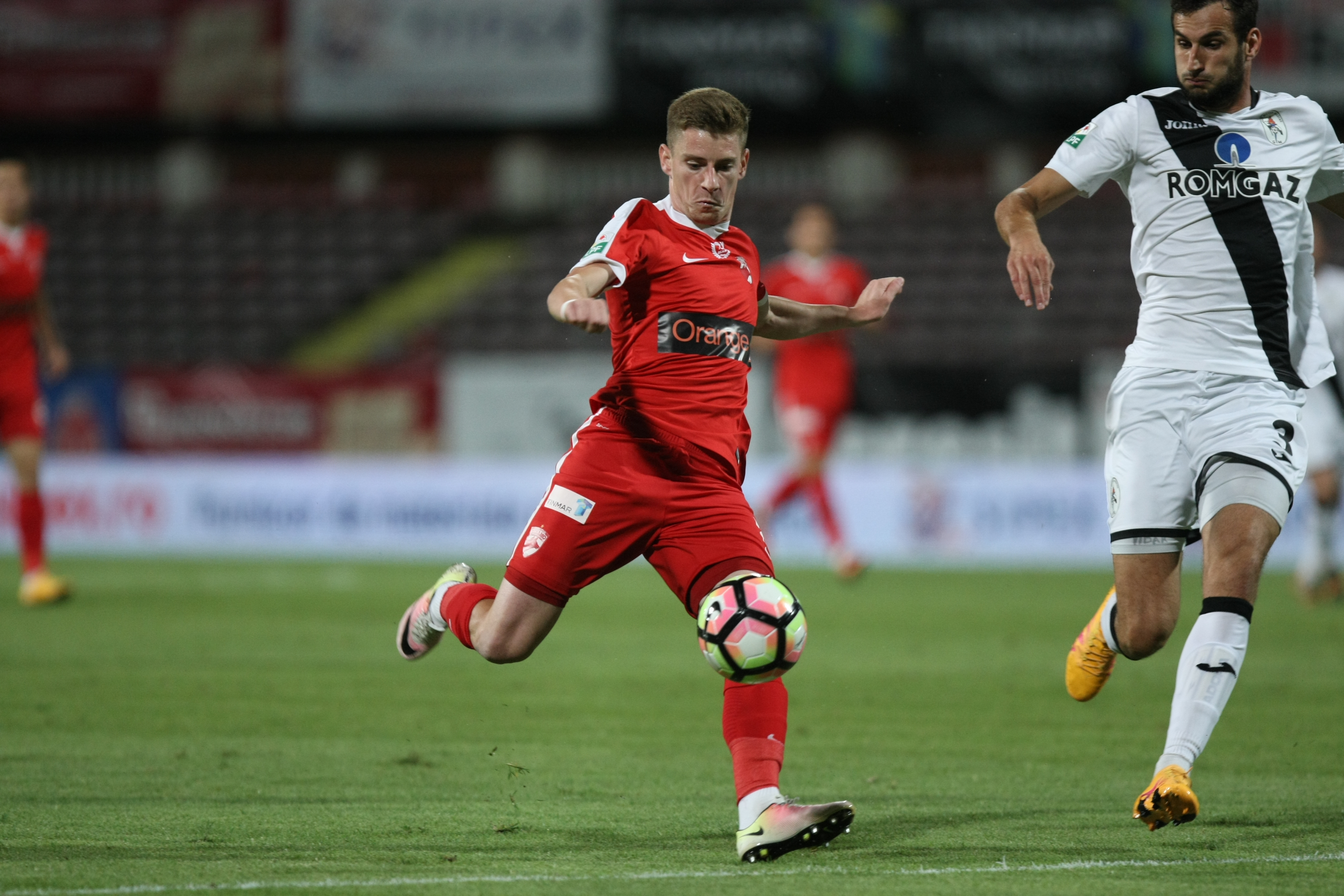 Liga I, etapa a 6-a: Dinamo - Gaz Metan 1-1. Lazăr a deschis scorul, Llullaku a egalat! ”Câinii” au jucat fanul ucis după derby / FOTO&VIDEO