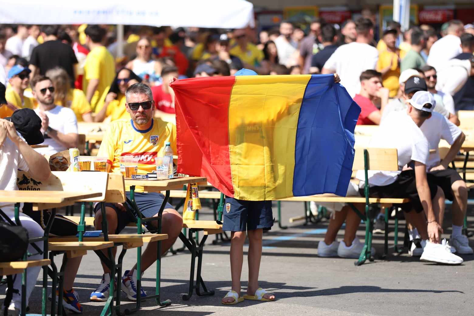Euro 2024. Suporterii naționalei s-au adunat să vadă meciul România-Ucraina pe ecranele gigant din București | FOTO