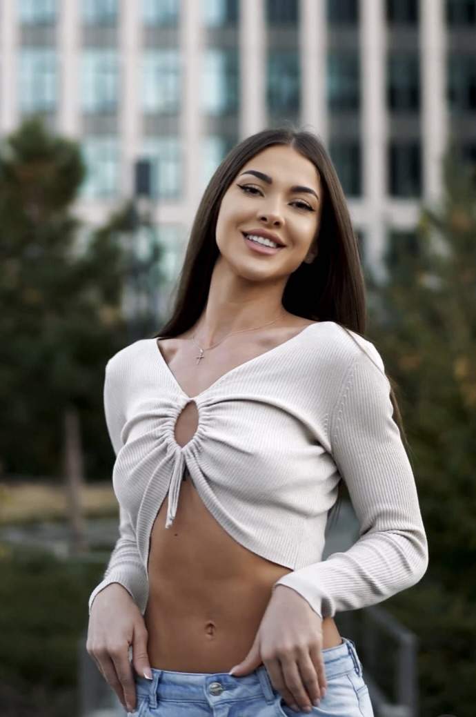 Femeia care i-ar fi despărțit pe Bianca Drăgușanu și Gabi Bădălău face primele declarații: „Nu fac parte din lumea asta mondenă”