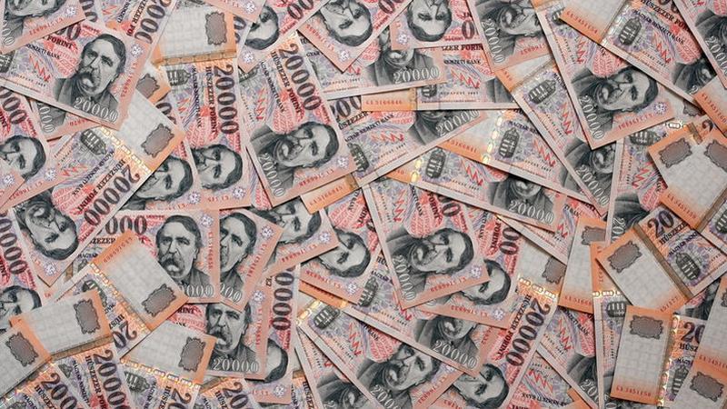 Fejbe csapták a forintot, kérdés, mi lesz így a nyaralással – De vannak megnyugtató jelek is