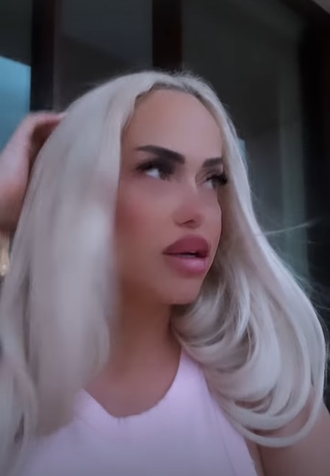 Anda Adam, prinsă de furtună în Dubai. A arătat imagini cu străzile inundate și copacii căzuți, iar apoi a mers la o plajă de lux