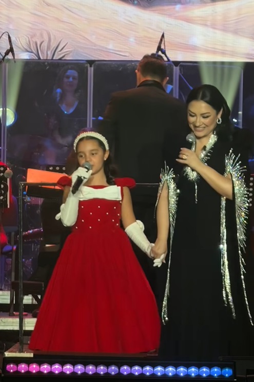 Cum a apărut Eva Măruță la concertul Andrei din Bacău. Anunțul făcut de cântăreață când fetița ei a urcat pe scenă: „Vine o parte din inima mea”