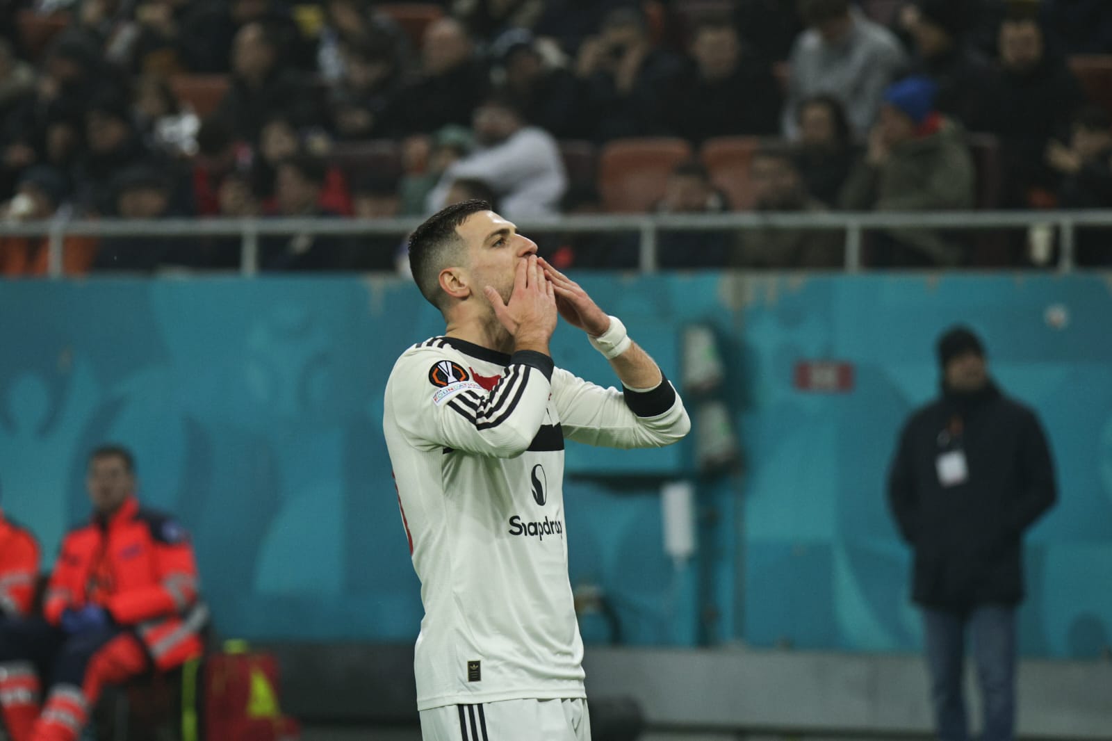 FCSB, eșec sub privirile lui Marcel Ciolacu, fan declarat al roș-albaștrilor, în Europa League. Pe cine poate înfrunta clubul lui Gigi Becali pentru accederea în optimi