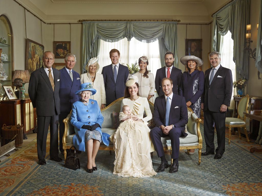 Familia regală britanică a publicat fotografiile pentru felicitările de Crăciun. În ce ipostază au fost surprinși William, Kate și copiii lor. FOTO