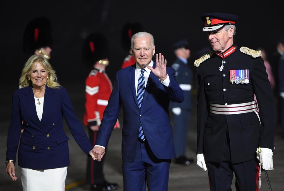 „America s-a întors”, a spus Joe Biden la sosirea în Europa. Avertismentul pentru Rusia