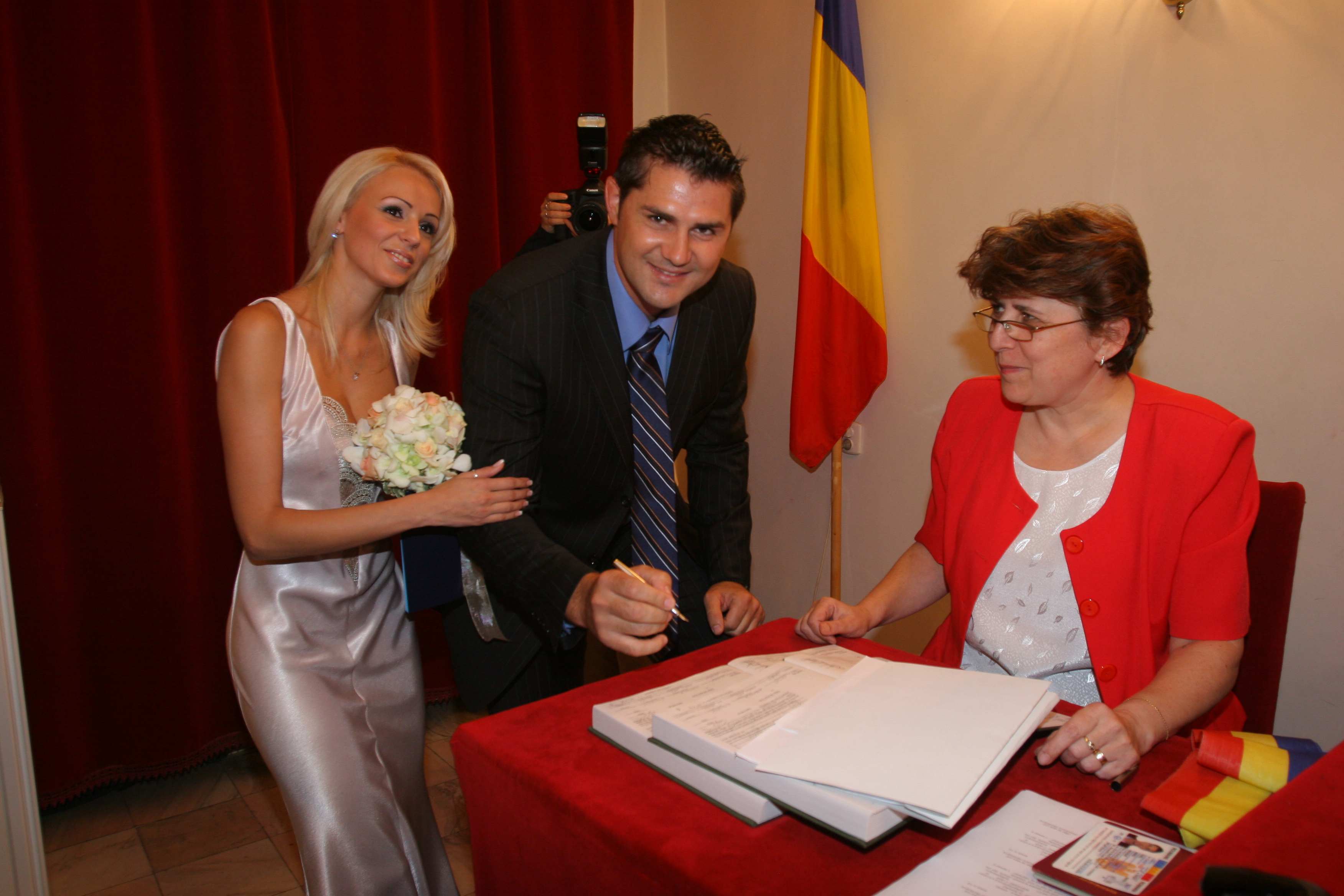 Vedete din România care au renunțat la showbiz și s-au retras complet din viața publică. Imagini rare cu ele acum
