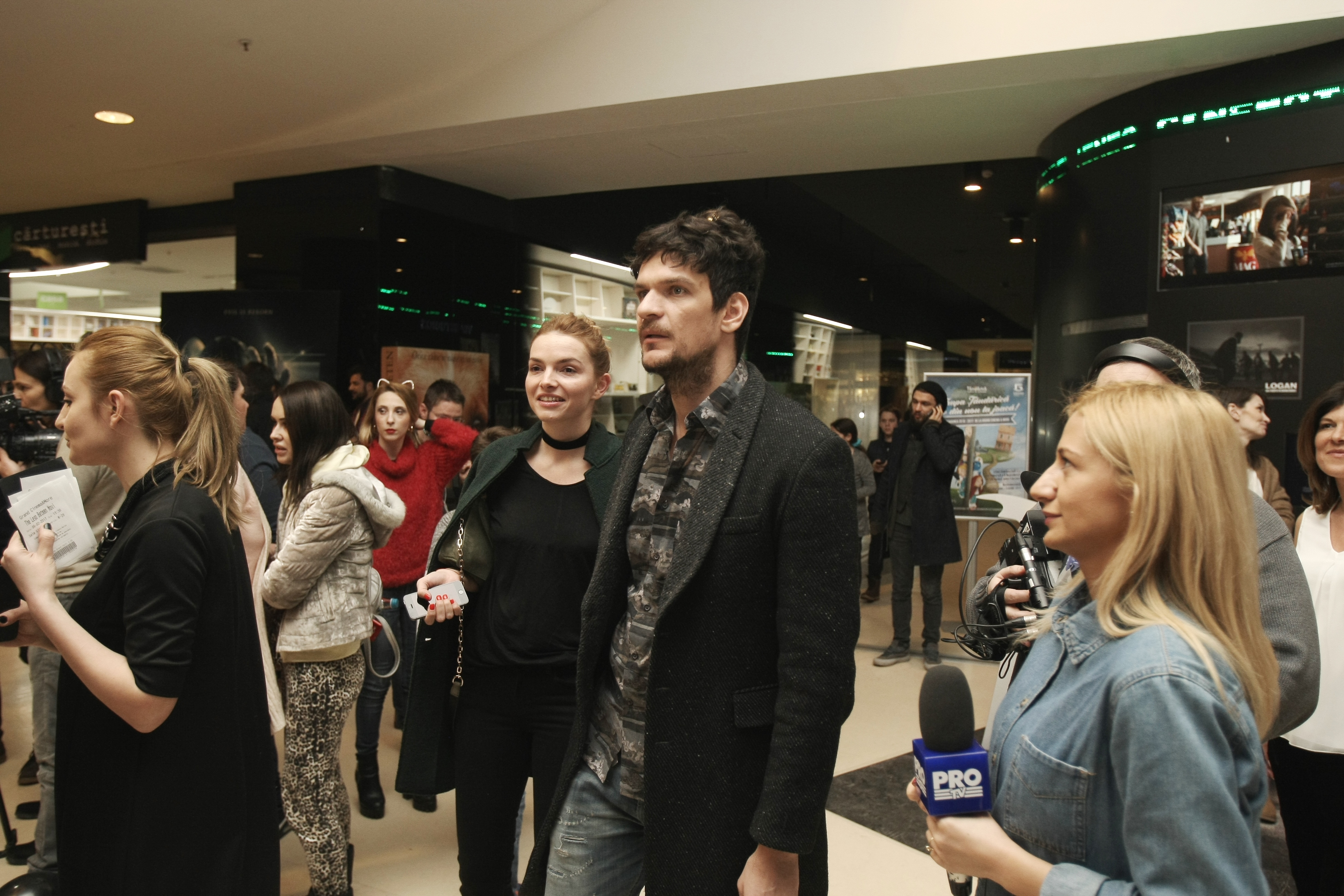 FOTO EXCLUSIV/ Iubita lui Tudor Chirilă arată impecabil după doi copii. Cum a apărut la o lansare