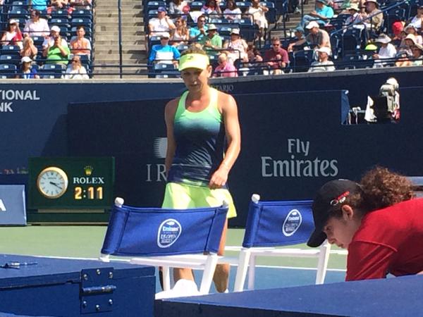 Comentatorii străini sunt șocați de numărul mare de români care o încurajează pe Simona Halep în Canada: ^”Este cea mai iubită jucătoare de tenis a lumii”! GALERIE FOTO