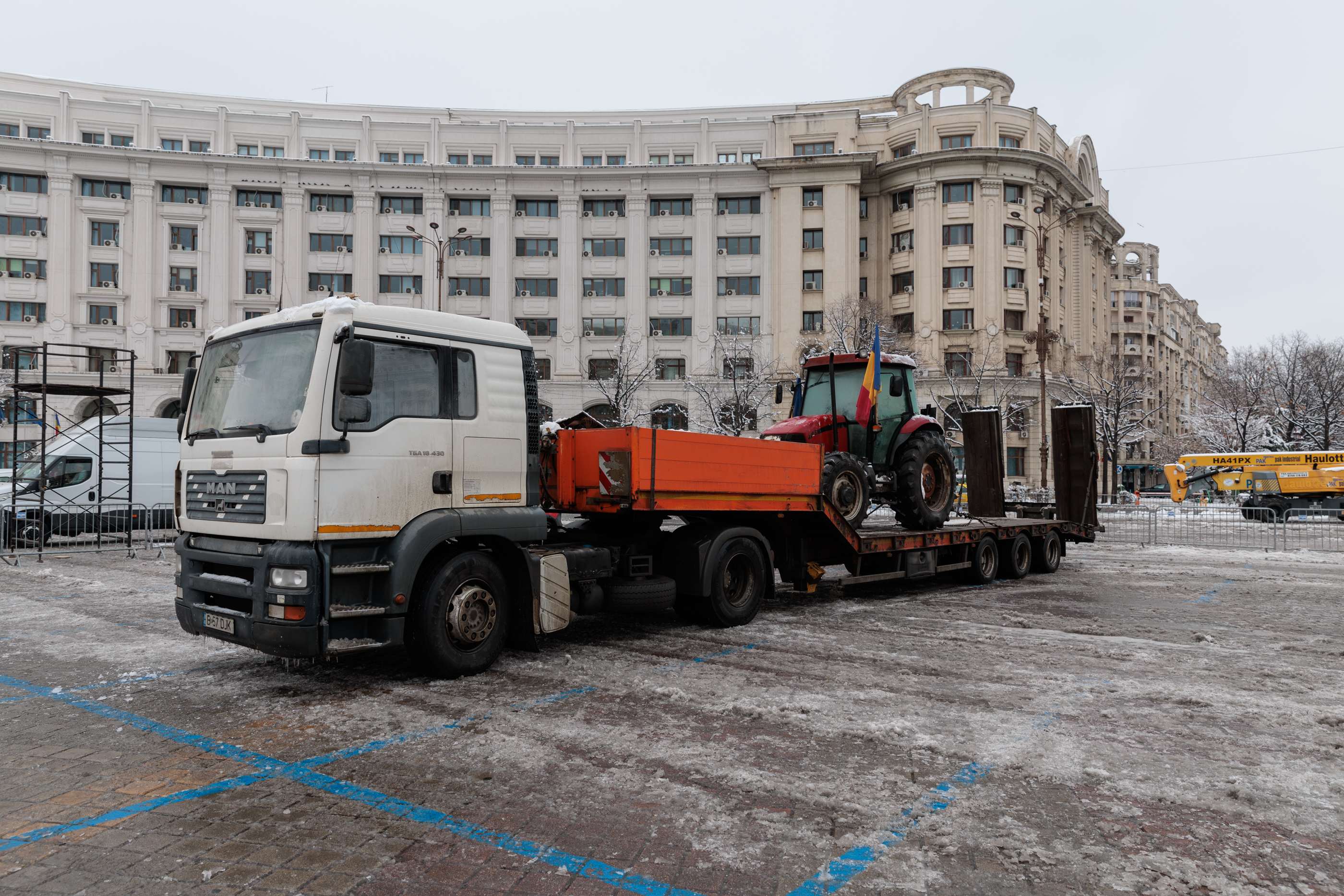 REPORTAJ. Ce nu s-a văzut la TV de la adevăratul protest al transportatorilor și fermierilor: „Ne învățăm copiii să plece în altă parte. Nu putem să-i condamnăm la sărăcie”