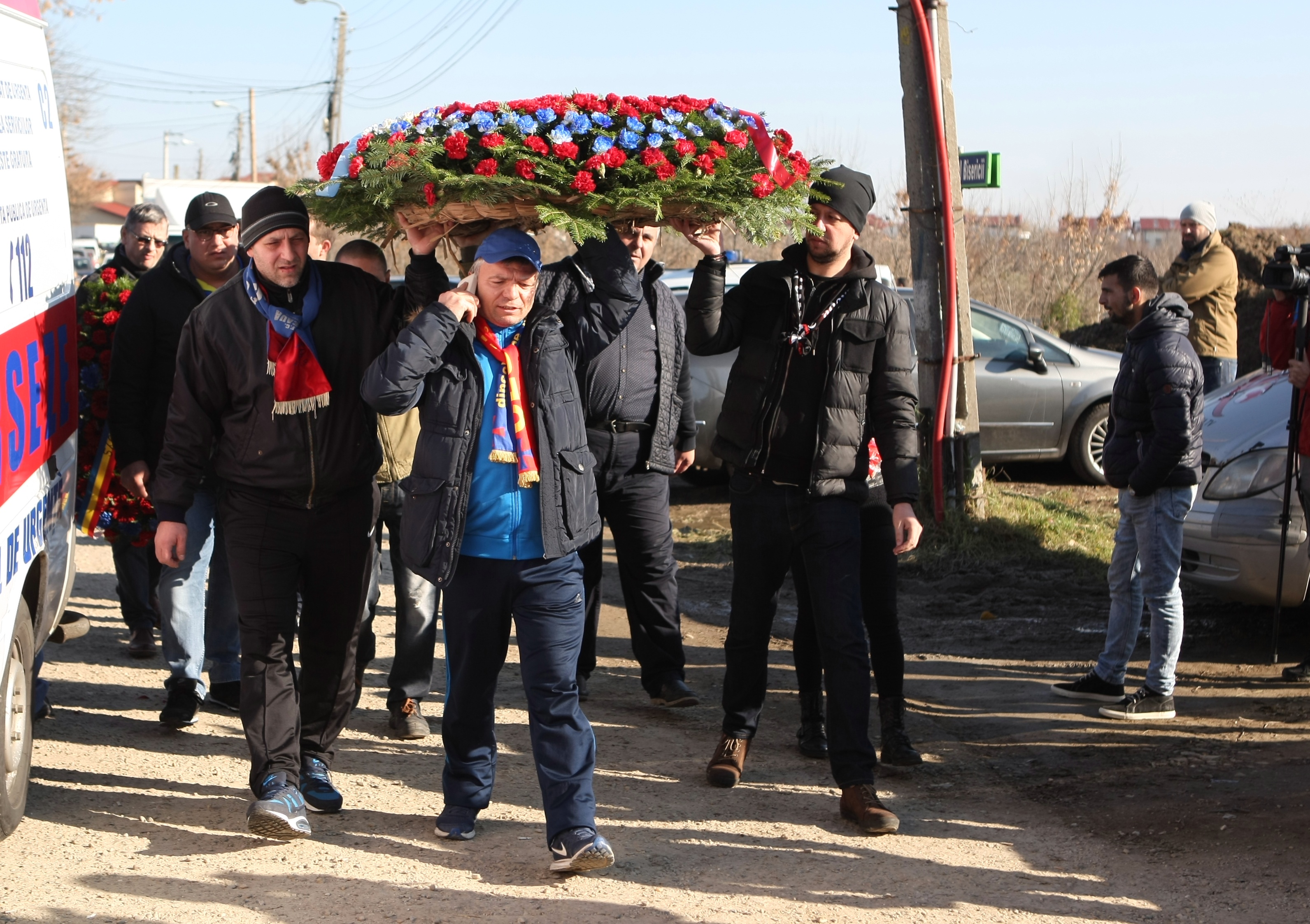 Daniel Prodan a fost înmormântat, azi, la cimitirul Sf. Ilie din Voluntari. Promisiune în lacrimi făcută de Gică Popescu: ”Îți vom îndeplini visul” | GALERIE FOTO