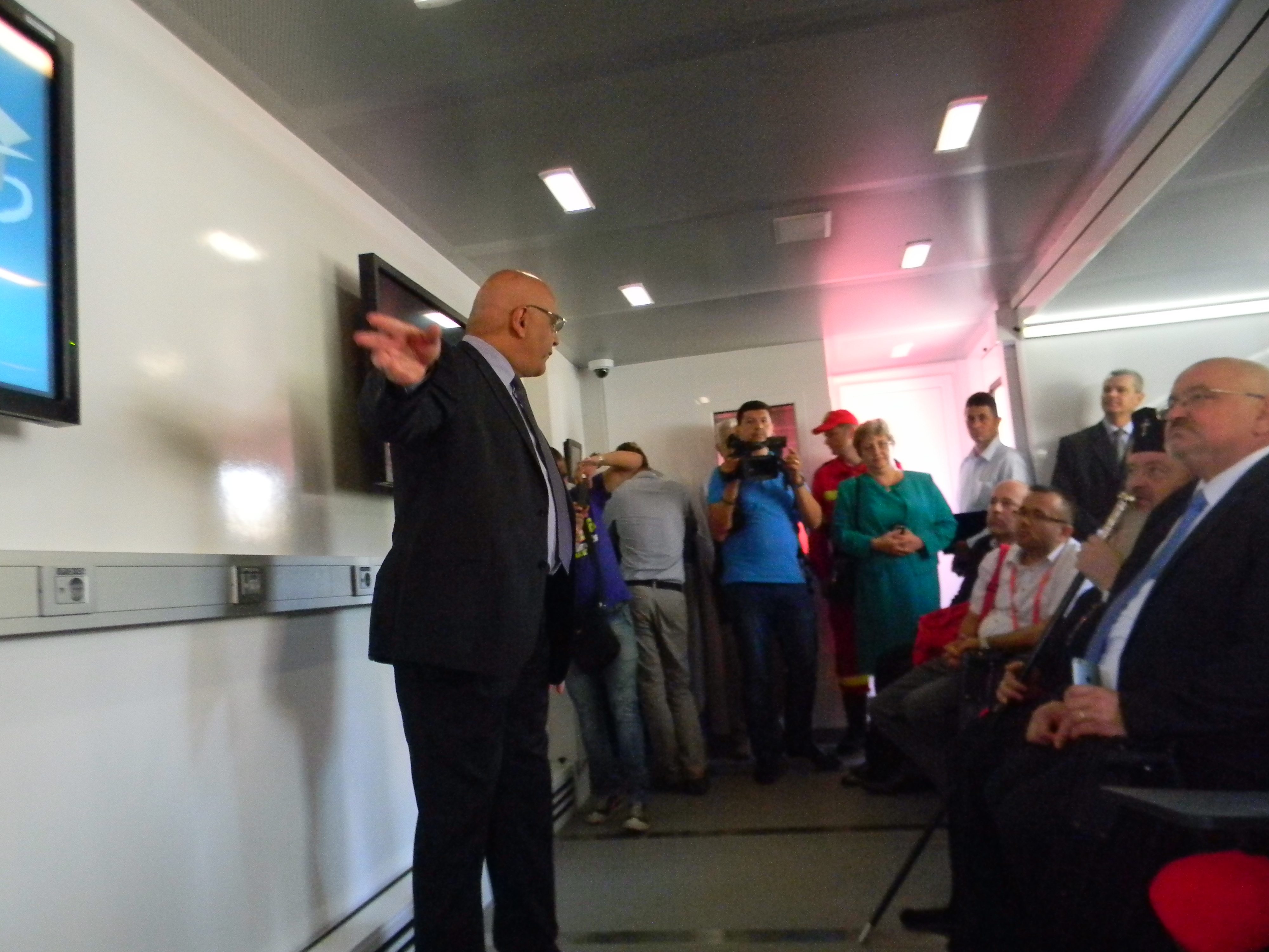 Raed Arafat a inaugurat la Cluj un centru mobil de informare împotriva dezastrelor GALERIE FOTO