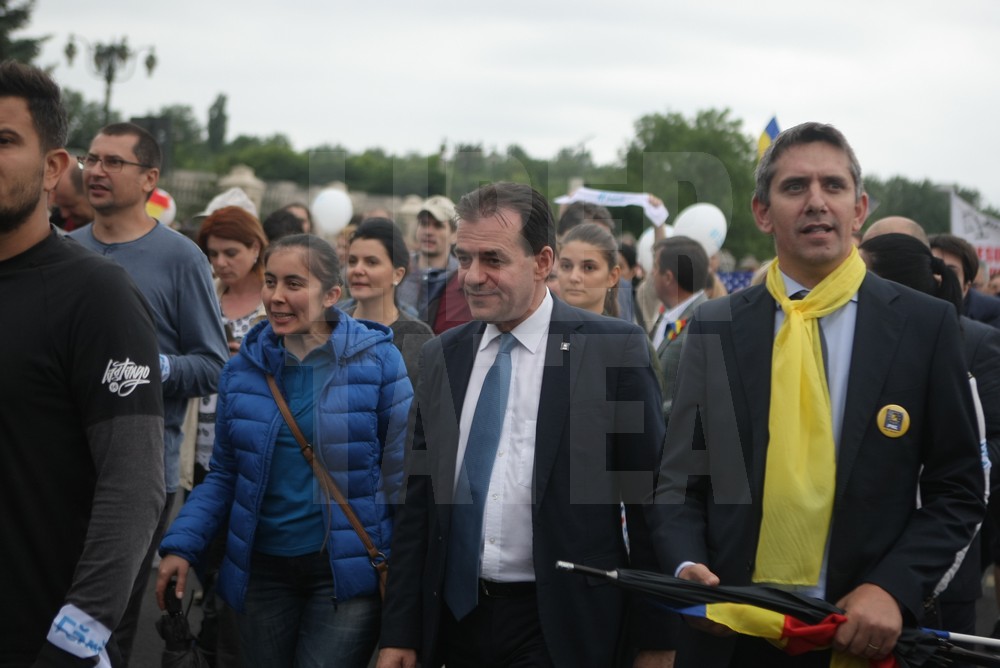 FOTO | Ludovic Orban, după moțiunea de cenzură: ”Sfârșitul lui Dragnea este aproape!”