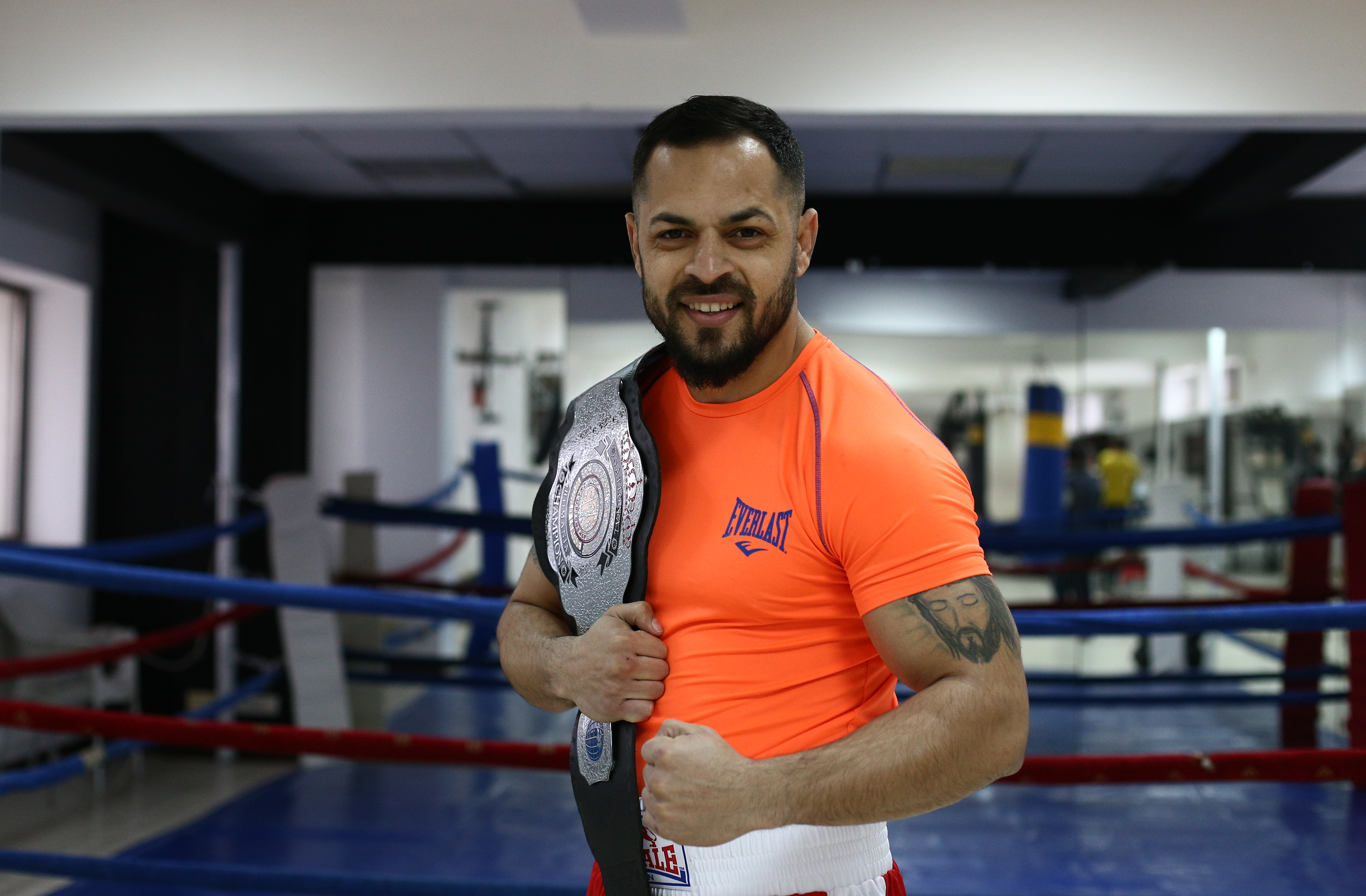 Robert Cristea promite show la gala de box profesionist de la Oradea. Își apără titlul național la semimijlocie: ”Mă bat cu oricine” | FOTO&VIDEO