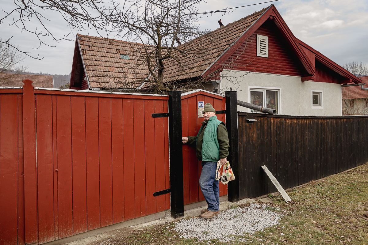 Cum arată Sărbătorile sfârșitului de an într-un sat majoritar maghiar din Covasna: „Degeaba ne văităm, pensia tot mică rămâne”