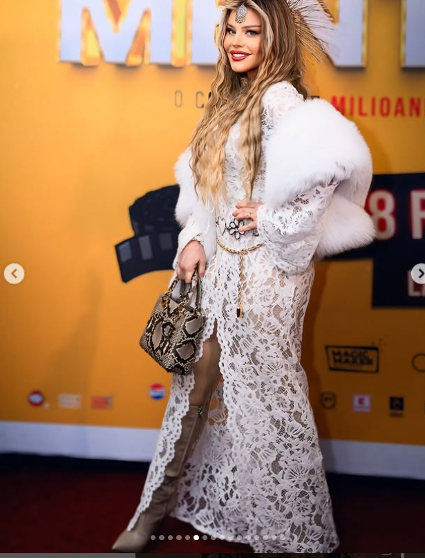 Cum au venit îmbrăcate Loredana Groza și fiica ei la premiera filmului „Mentorii”. Ținutele lor din dantelă au atras privirile tuturor