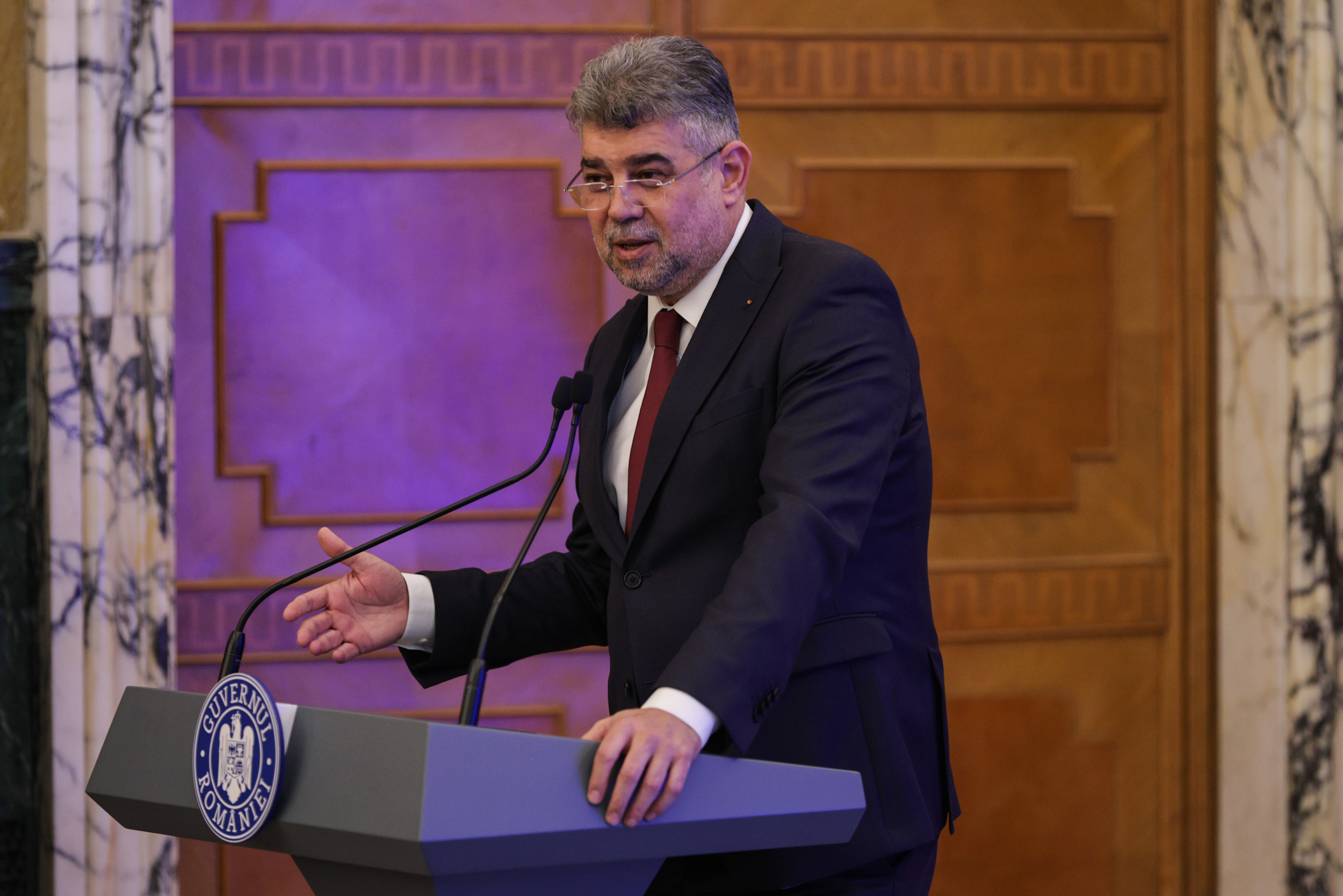 Românii pot călători în SUA fără vize din 31 martie. Decizia, oficializată de Marcel Ciolacu, ambasadoarea SUA și Hagi: „Un moment istoric”