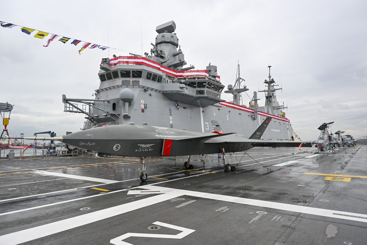 Turcia a lansat primul său portavion, TCG Anadolu, pe care intenţionează să îl adapteze la drone