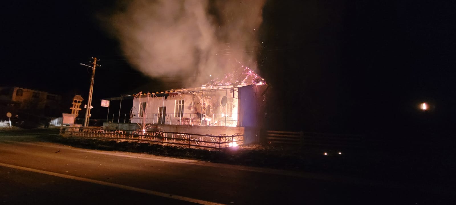 Bar din județul Neamț incendiat intenționat de un bărbat cu probleme psihice