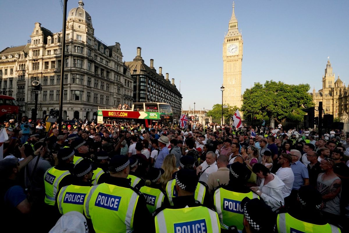 Peste 100 de arestări la Londra în urma violențelor izbucnite după atacul cu cuțitul din Southport