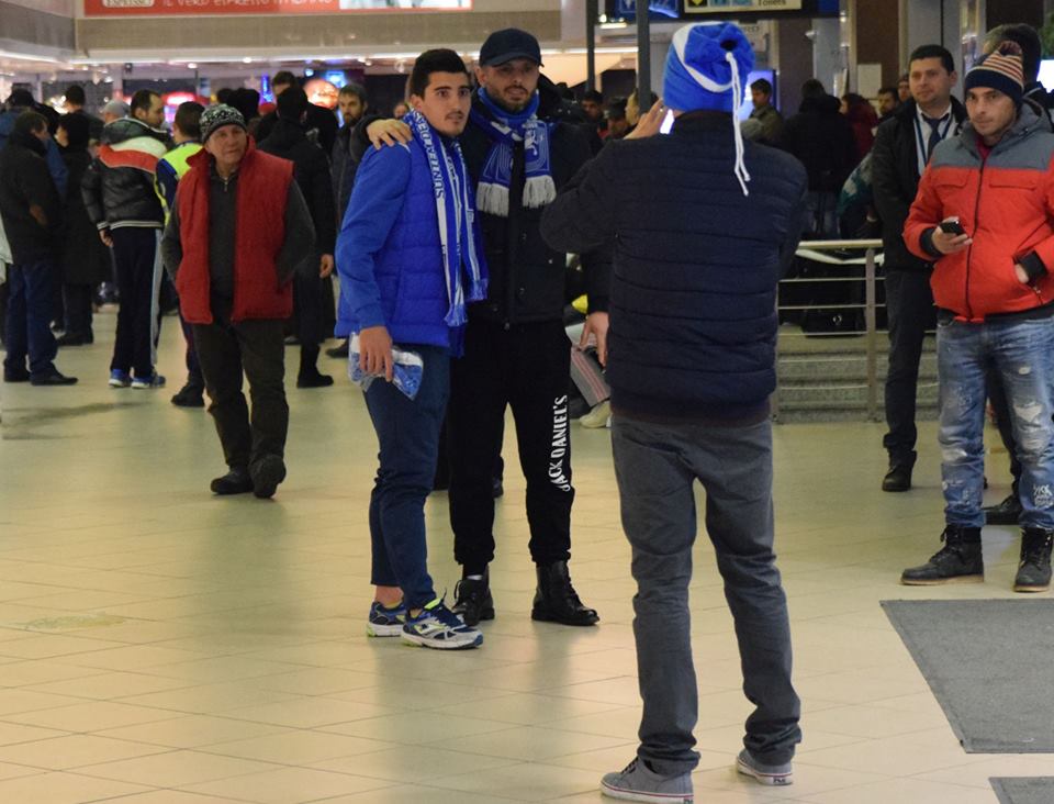 Fotbaliștii Craiovei au fost așteptați de fani cu torțe la revenirea din Malta / GALERIE FOTO&VIDEO
