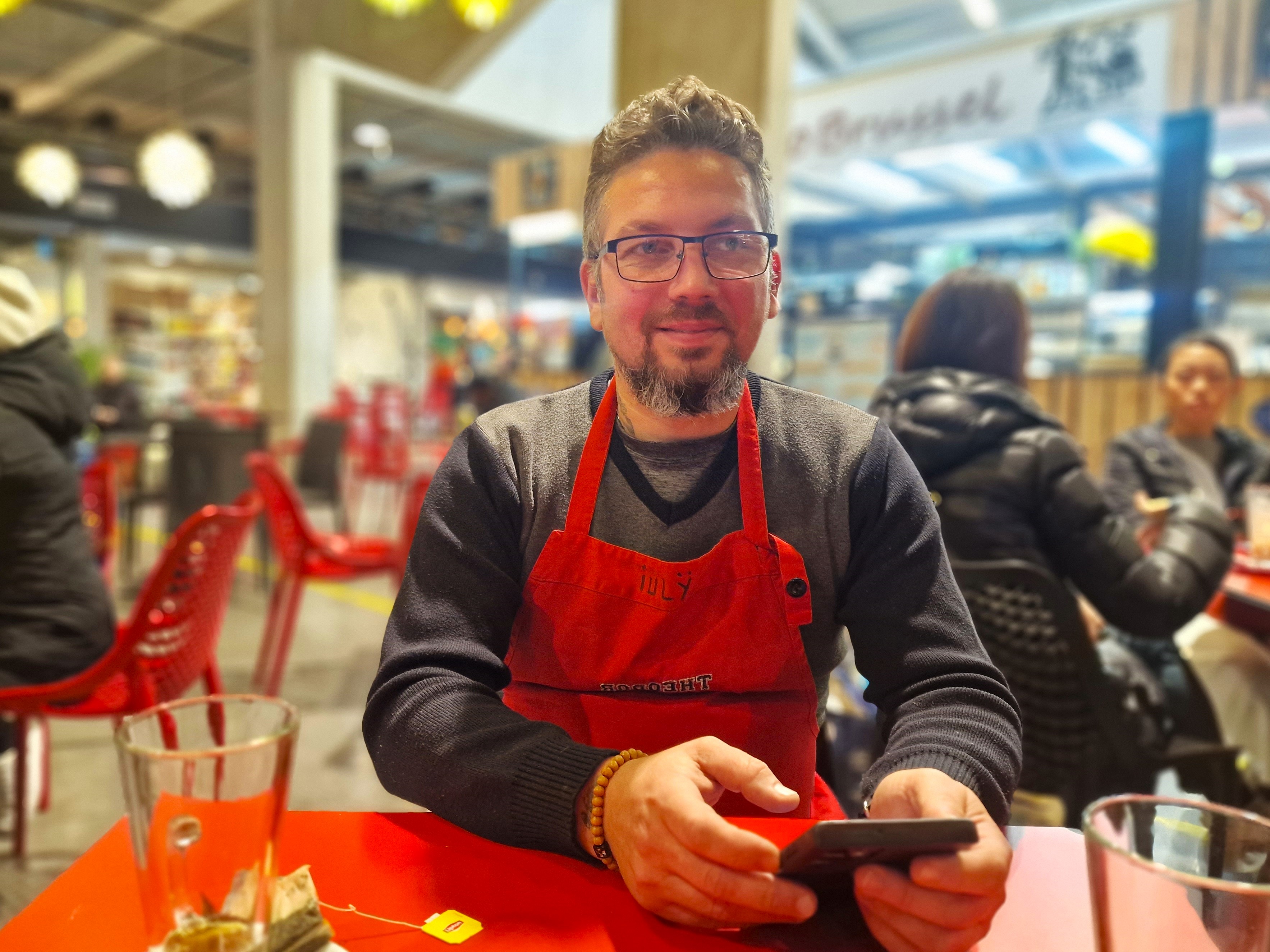 CORESPONDENȚĂ DE LA BRUXELLES. Cum a fost cucerită capitala Europei de covrigi și poale-n brâu: „60% dintre clienți sunt români, restul sunt de alte nații: belgieni, chinezi, africani”