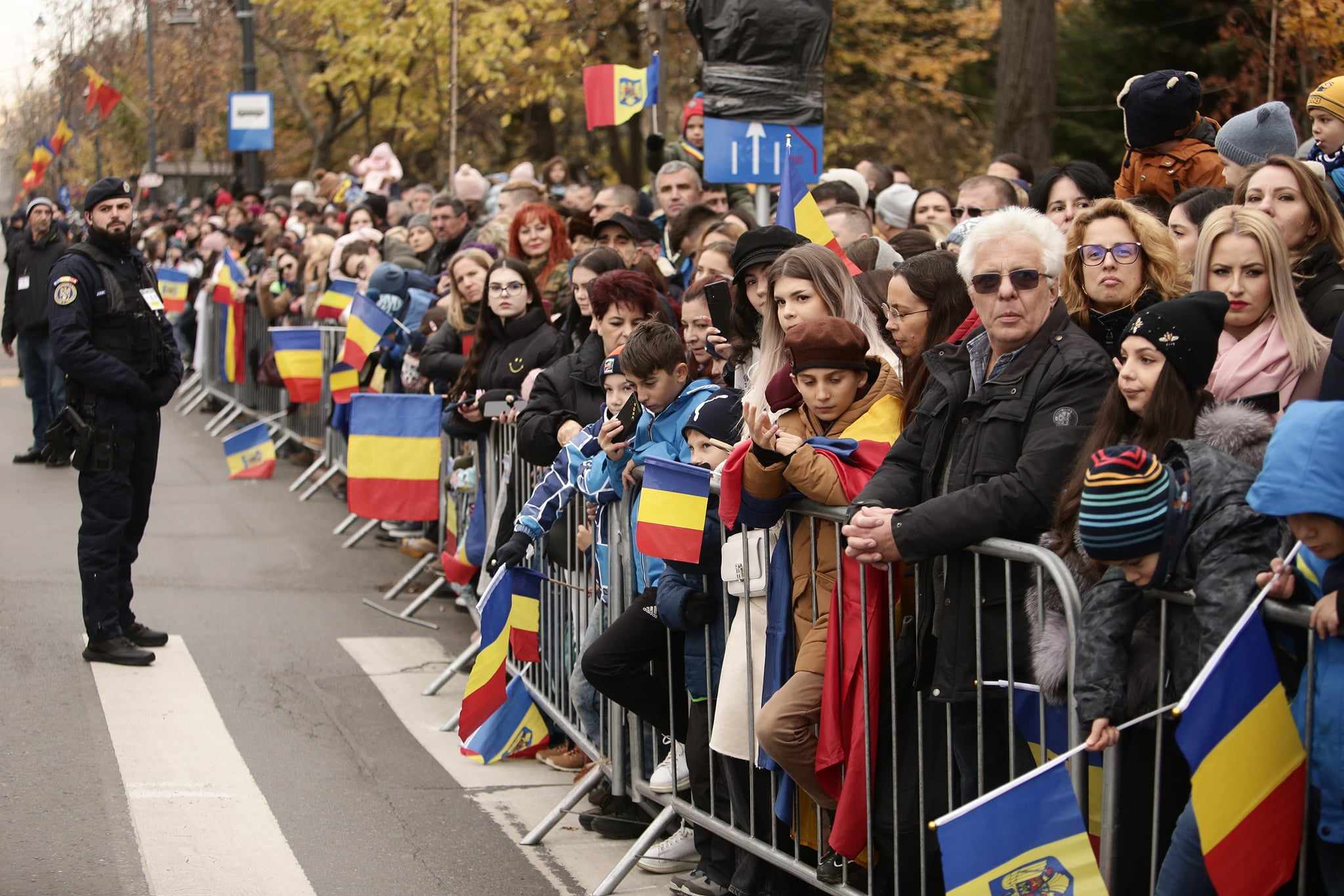 Parada de 1 decembrie 2023 din București. Peste 2.400 de militari, avioane F-16 și Eurofighter au defilat în fața a circa 100.000 de persoane