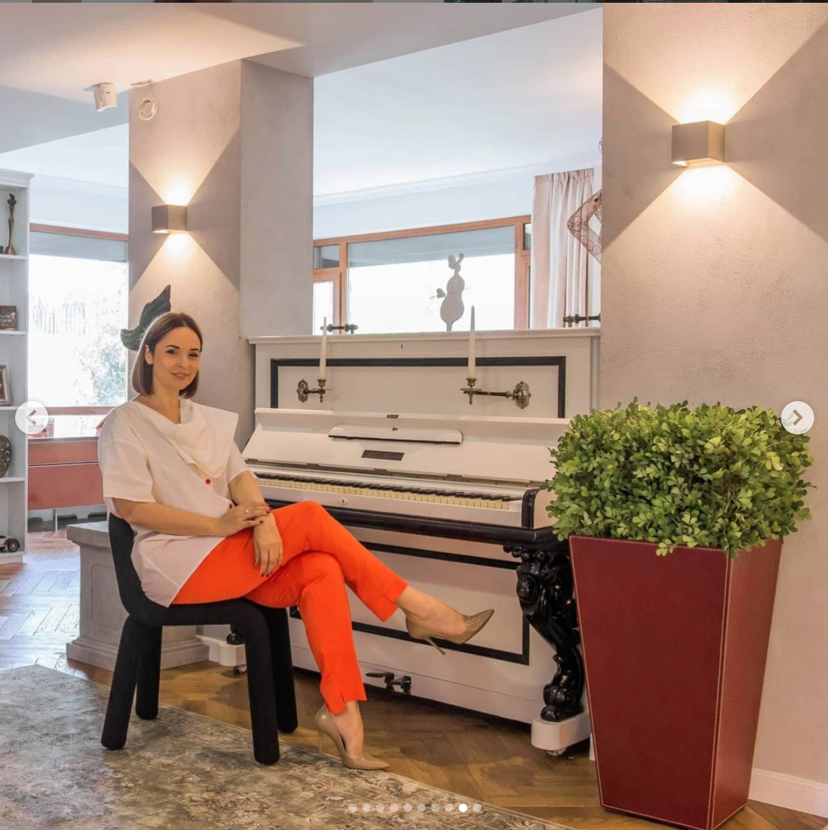 Imagini din casa în care locuiește Andreea Marin. Are cadă în dormitor și a amenajat vila după ideile ei