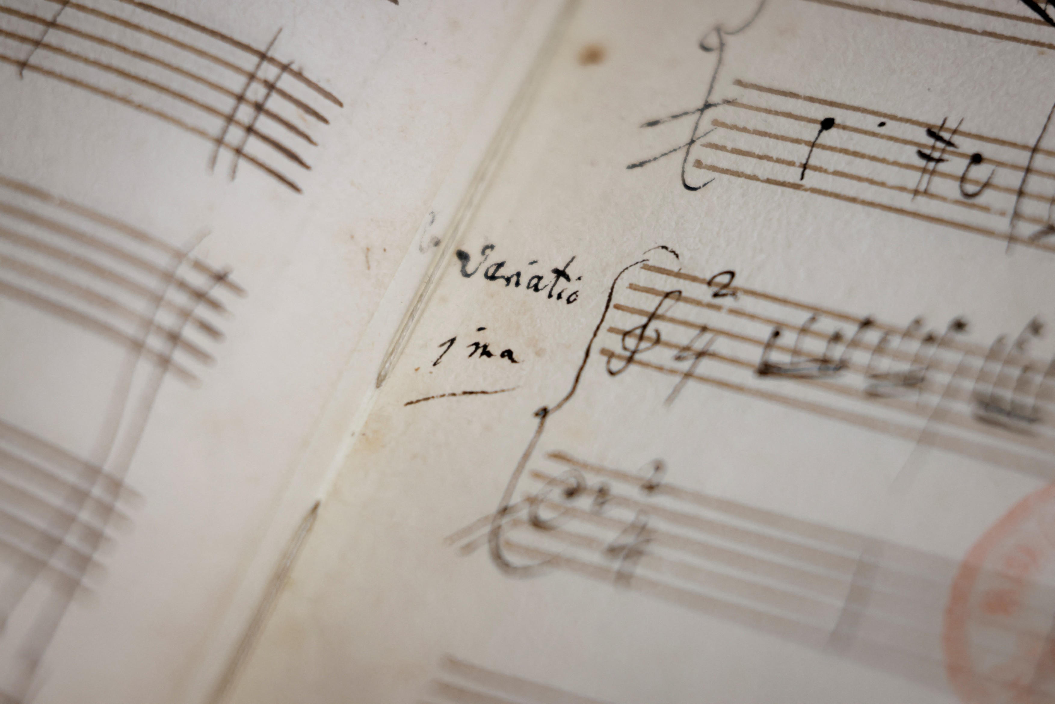 Un manuscris nepublicat al lui Mozart a fost descoperit în Paris: melodiile vor fi interpretate pentru prima oară de Orchestra Filarmonică