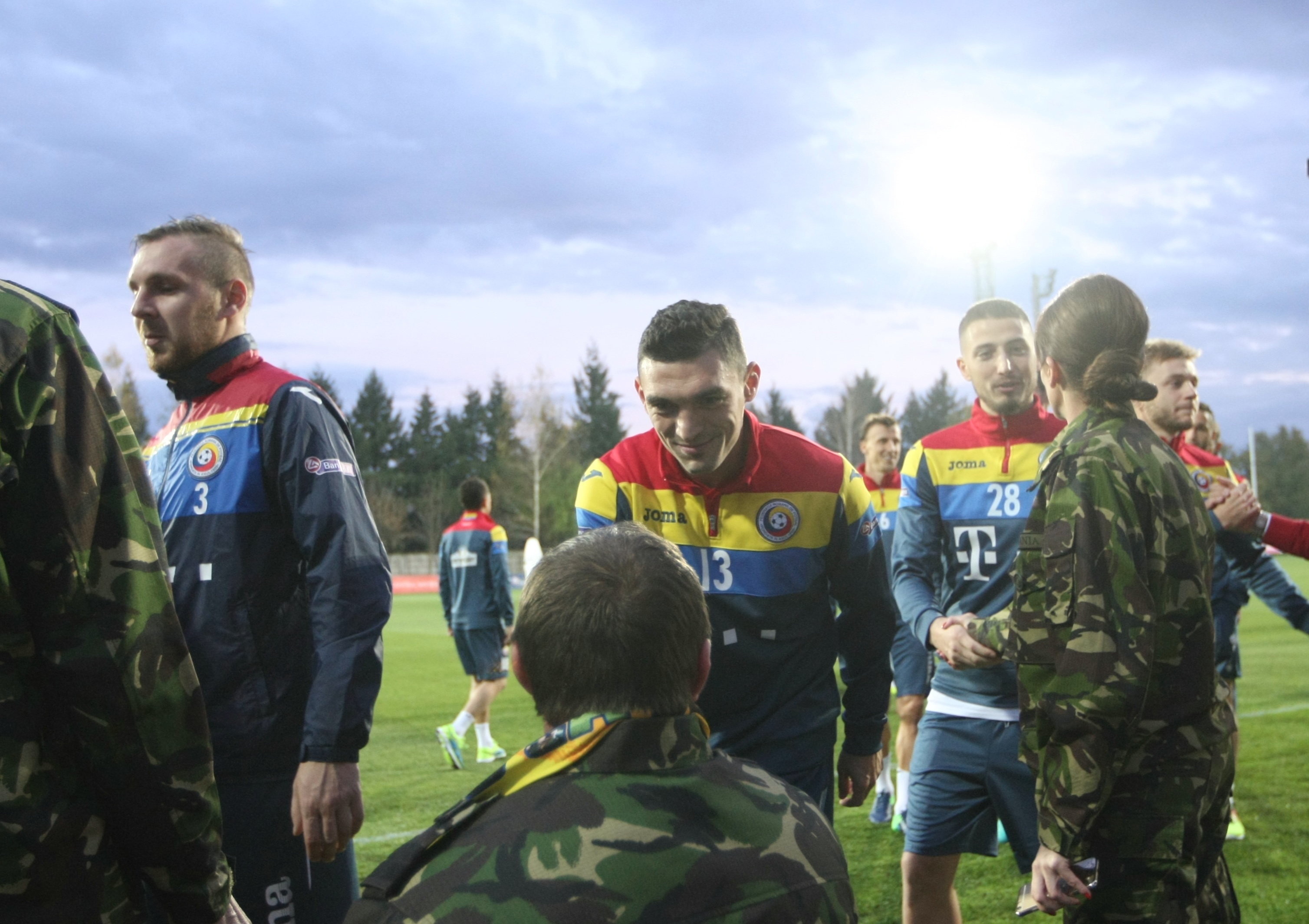 România - Polonia (11 noiembrie, ora 21.45, TVR 1). Ce s-a întâmplat la primul antrenament al naționalei. Spinning, miuță, autografe pentru copii! | FOTO&VIDEO