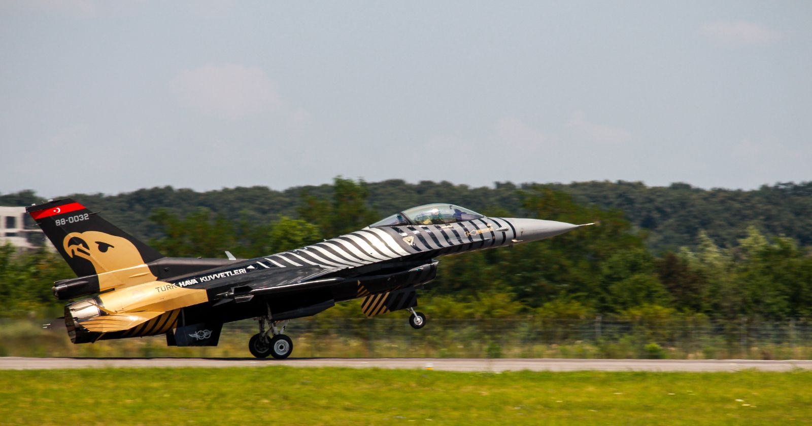 UPDATE | FOTO&VIDEO/ BIAS 2017, spectacol la înălțime! Peste 100 de avioane pe cerul Capitalei, la cel mai mare show aviatic din România. Final spectaculos!