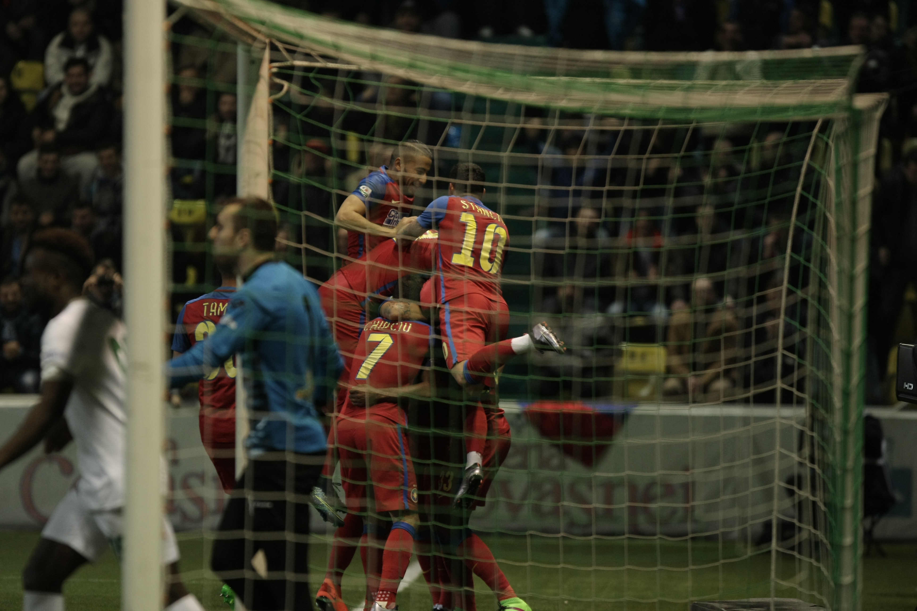 Chiajna - Steaua 0-2. Campioana, start lansat. ^Varela i-a dedicat golul lui MM, eliberat luni. Steaua, matematic în play-off / FOTO&VIDEO