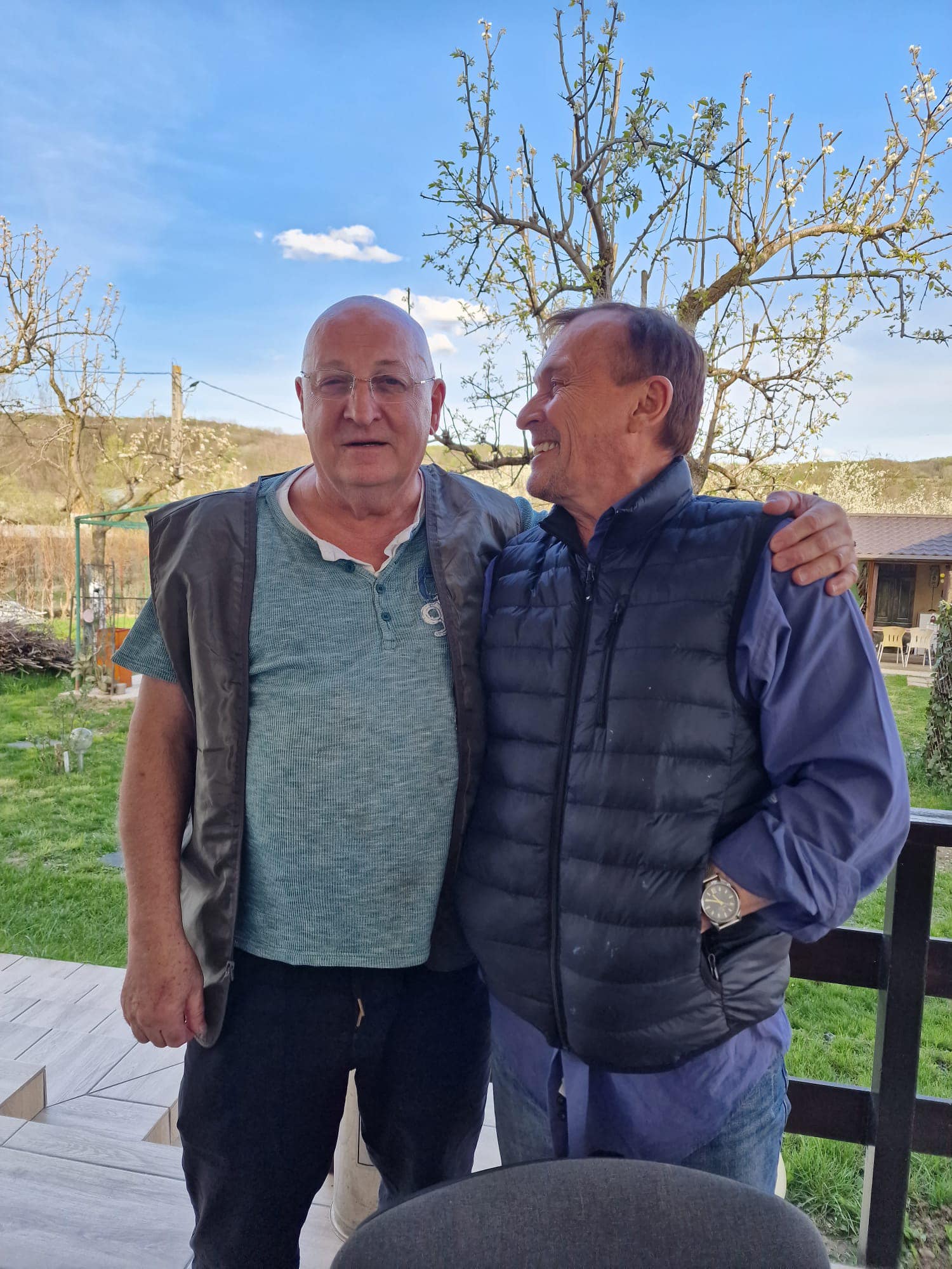 Bebe Cotimanis a petrecut Paștele alături de un cunoscut actor din serialul „Prison Break”. Robert Knepper a ajuns în România