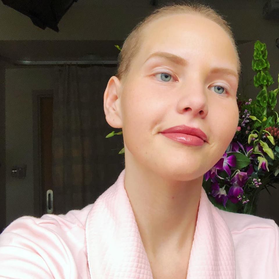FOTO | Un model XXL a murit la 30 de ani după ce a pierdut lupta cu cancerul ovarian