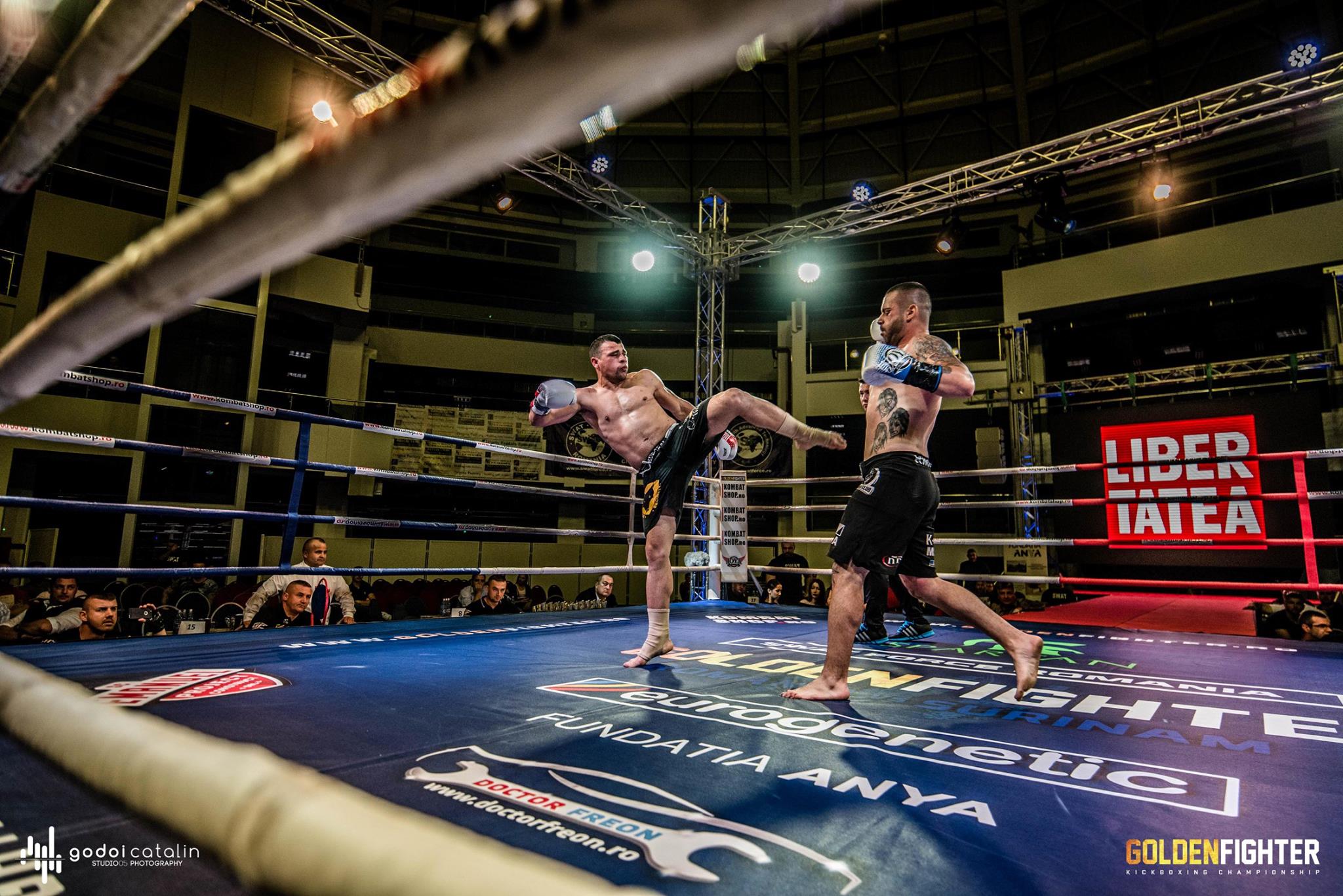 Meciuri spectaculoase la Golden Fighter Craiova. Centura intercontinentală WKU a fost câștigată de Adrian Mitu FOTO&VIDEO