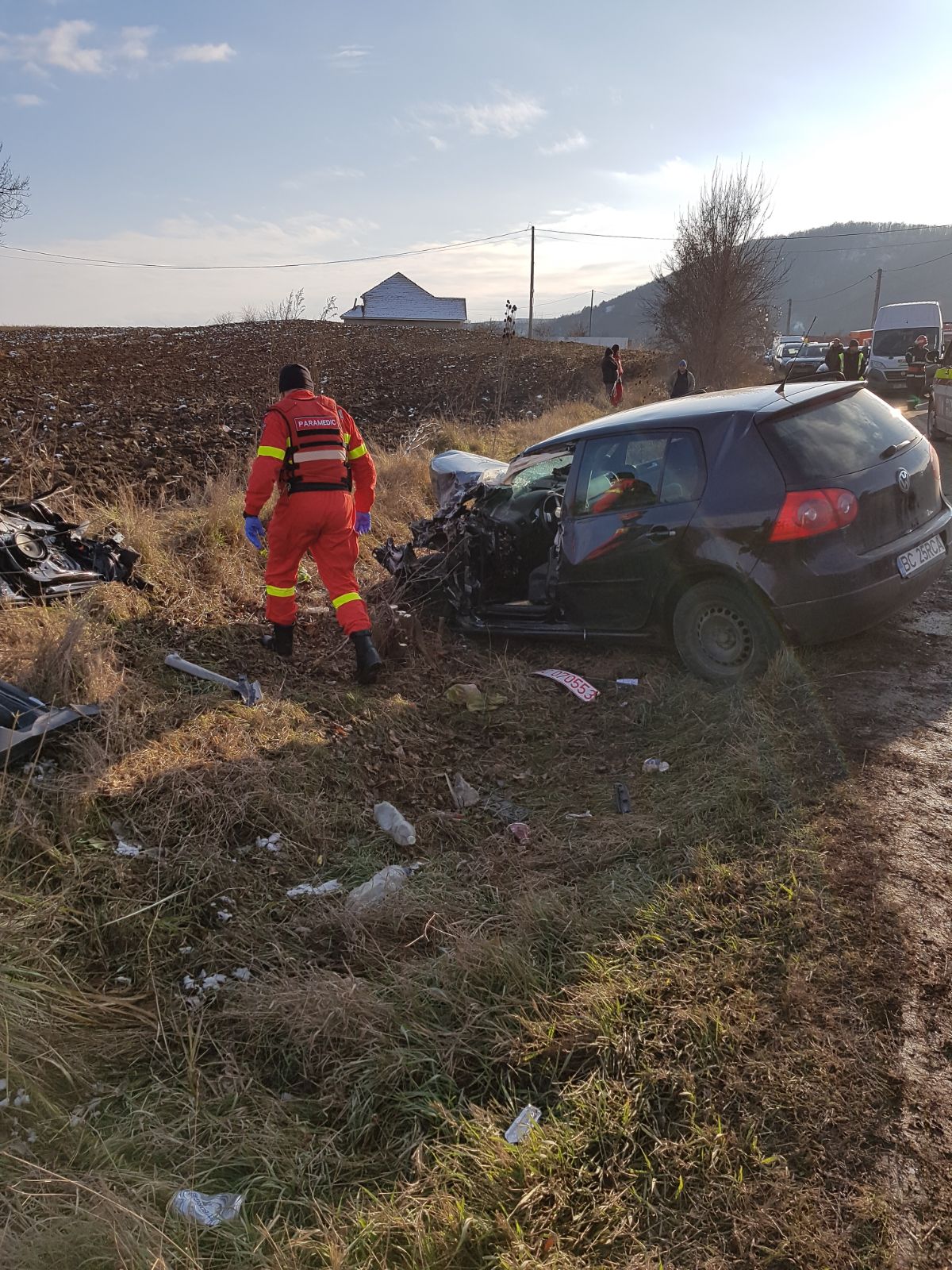 UPDATE: 13 oameni, la spital în urma ciocnirii violente dintre un autocar și o mașină în Bacău| FOTO/VIDEO