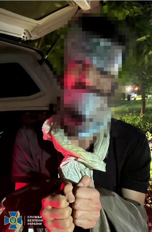 Patru ucraineni deghizați în polițiști au răpit un străin, l-au bătut și i-au cerut 100.000 de dolari ca să nu-l omoare