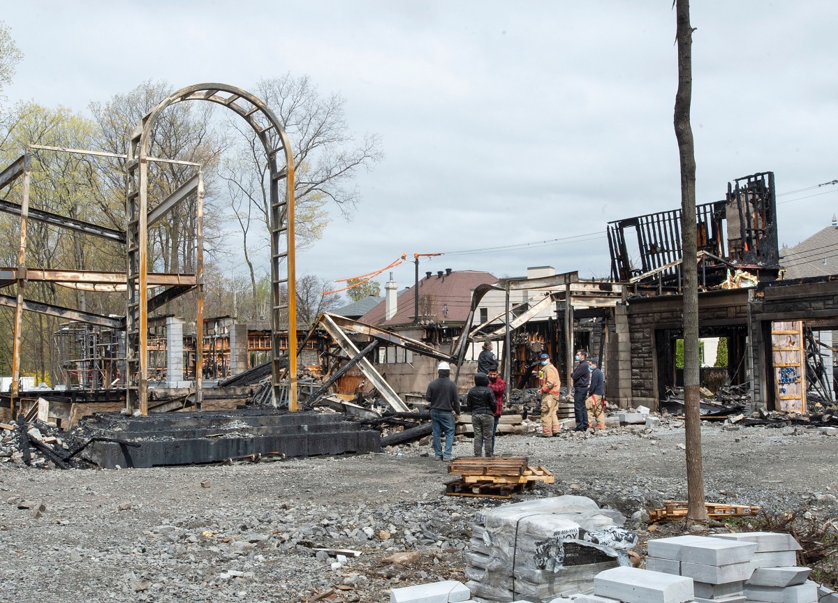 Casa de 20 de milioane de dolari a proprietarului PornHub a fost făcută scrum într-un incendiu suspect