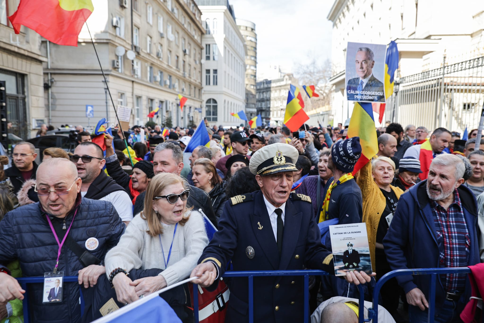 Călin Georgescu și-a depus candidatura la președinție la BEC: „A doua oară nu voi mai fi interzis, pentru că vor fi judecați de toate instanțele” | VIDEO