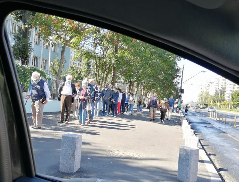 Două alegeri organizate în pandemie, mobilizare complet diferită. Cozi în septembrie, secții goale în decembrie