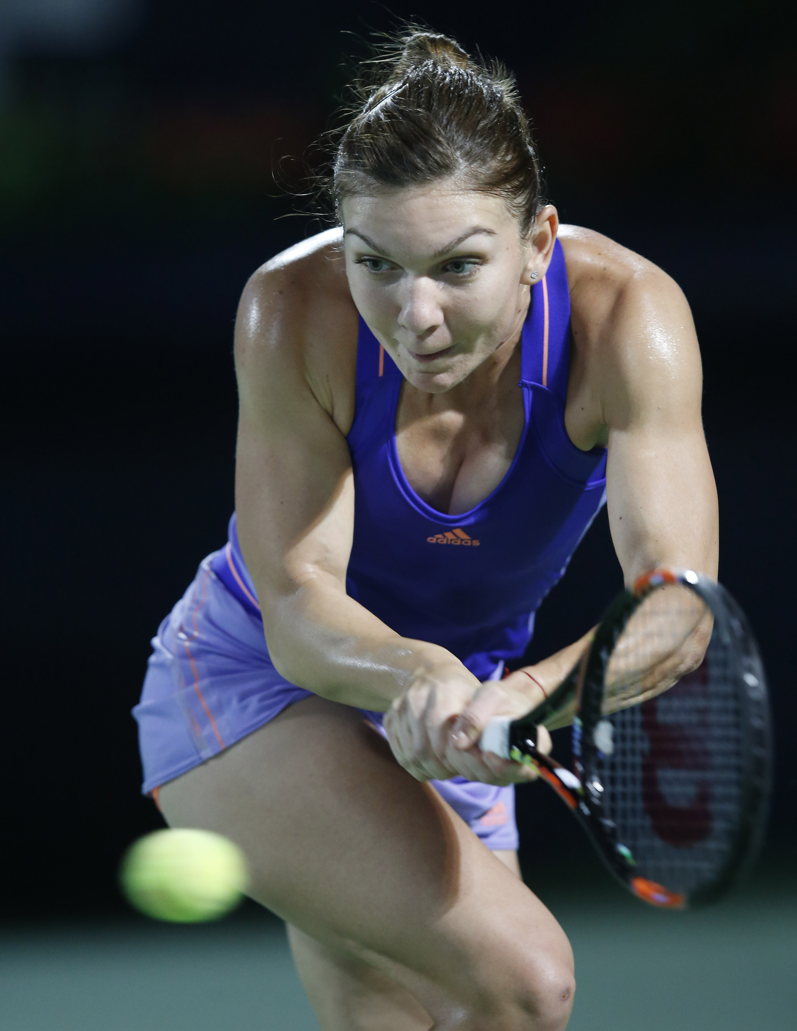 Concentrare, cuvântul de ordine la Dubai! Cum a trăit Simona Halep meciul cu Daniela Hantuchova / GALERIE FOTO