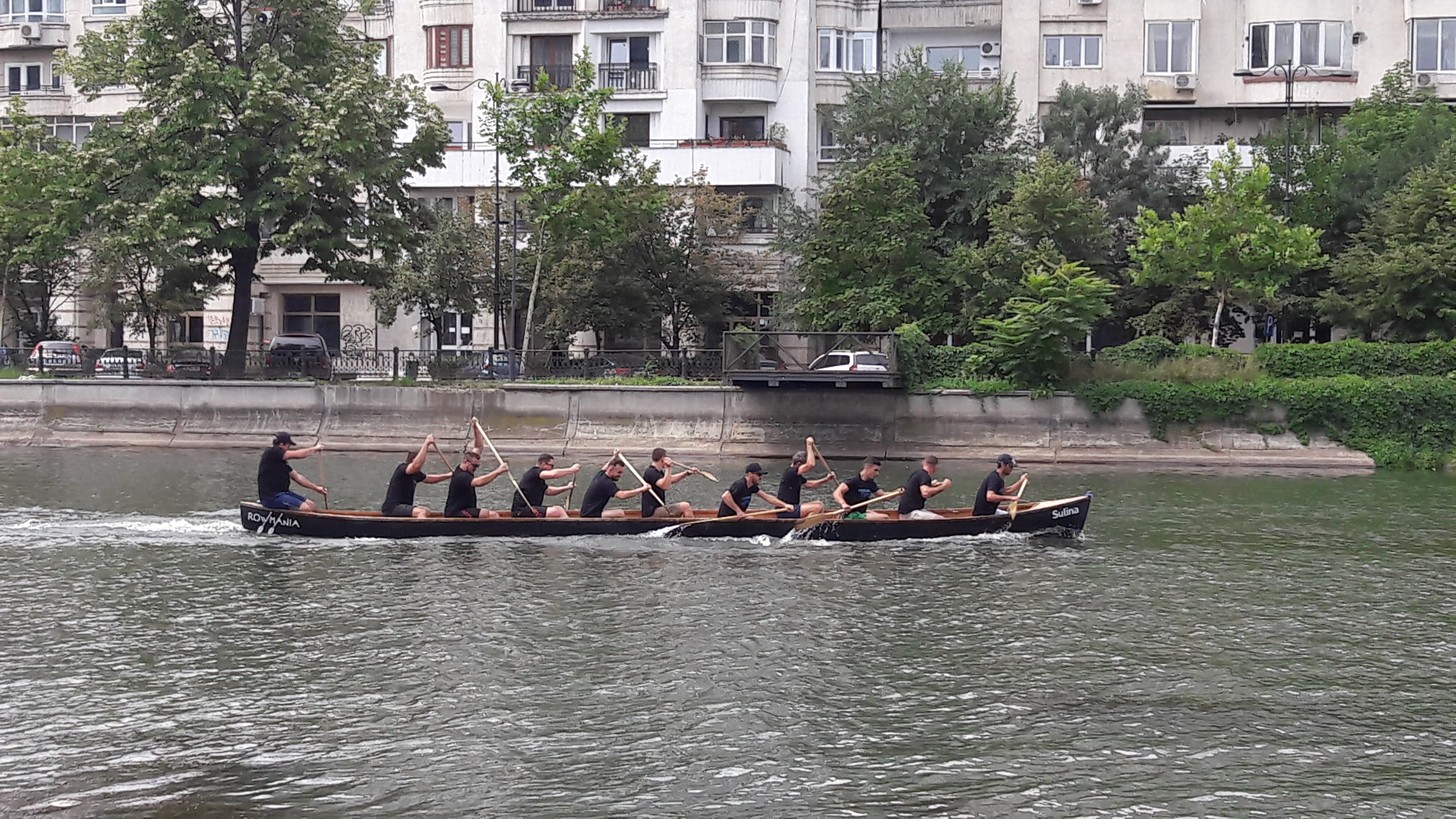 Concurs de vâslit în canotcă, pe malul Dâmboviței. Ivan Patzaichin e prezent la „Descoperă Rowmania”