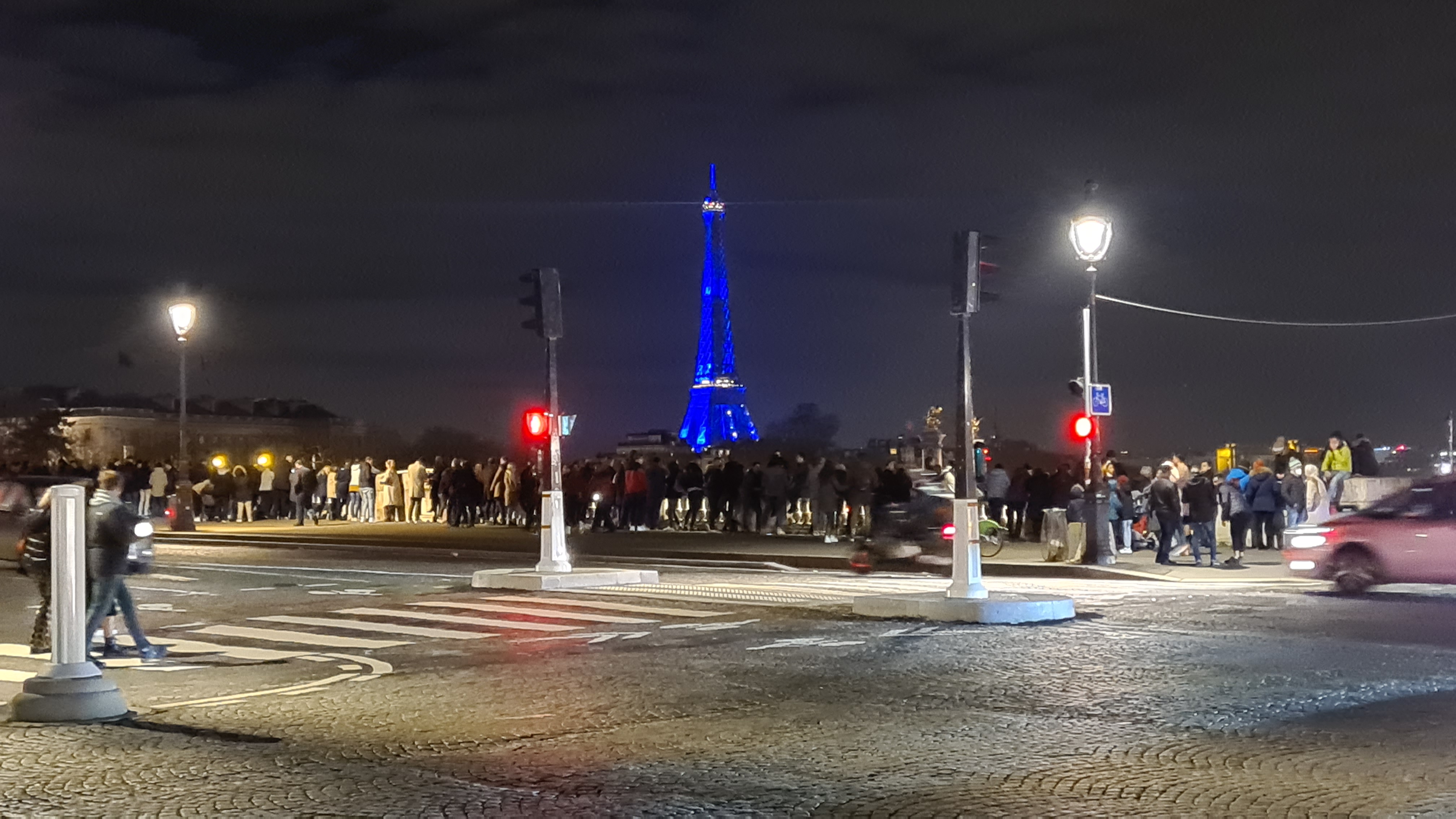 REPORTAJ | Cum am trăit Revelionul la Paris, capitala europeană cea mai lovită de noul val COVID