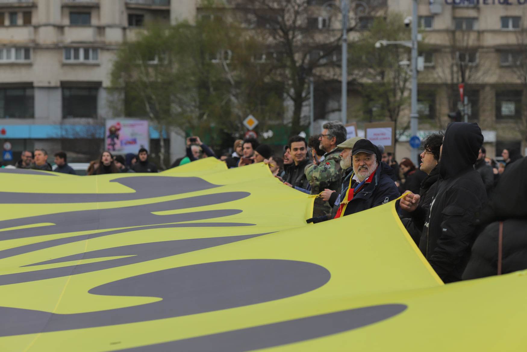 Protest în Piaţa Victoriei: „Tăiaţi pensiile speciale"
