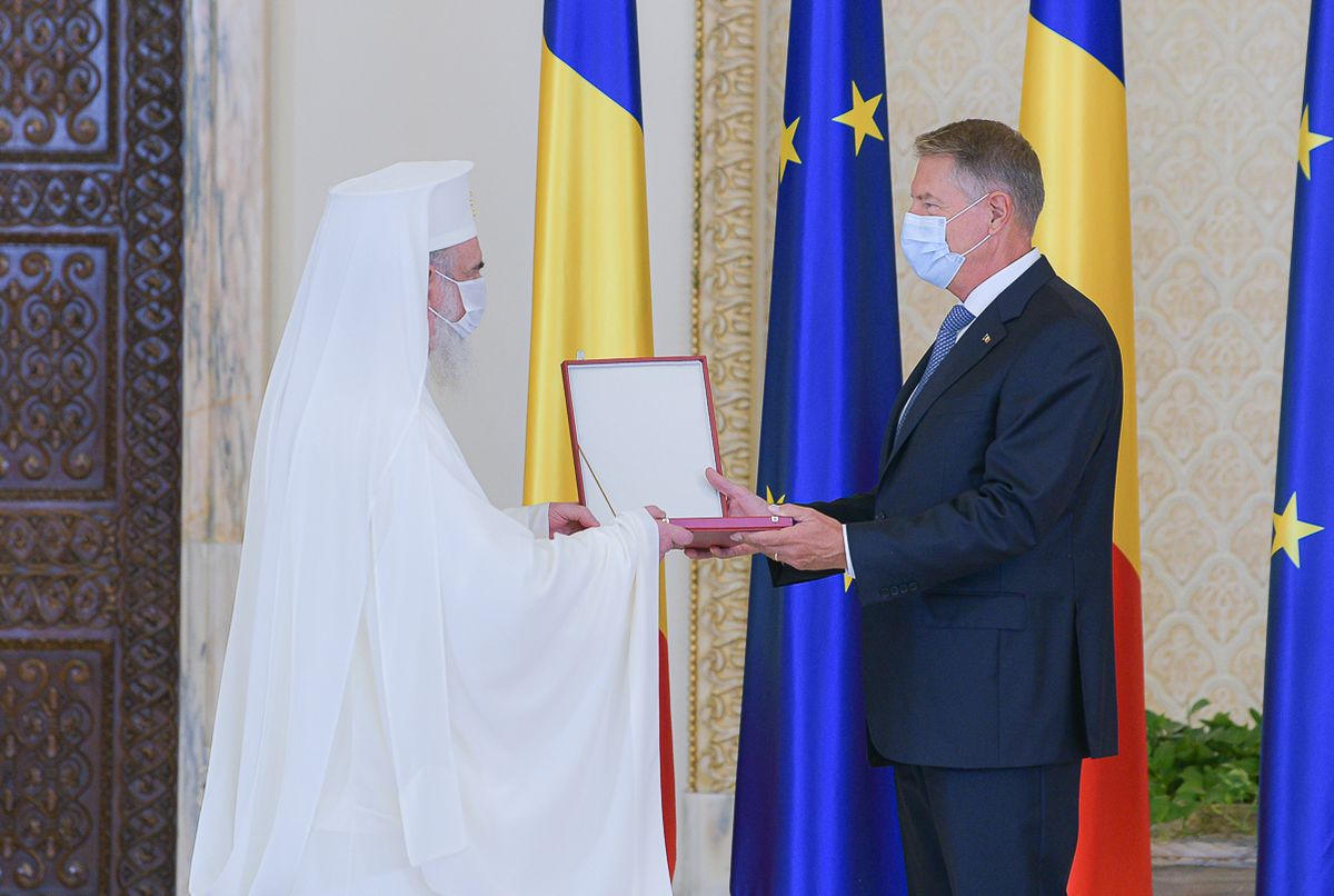 Patriarhul Daniel a împlinit 70 de ani şi a fost decorat de Klaus Iohannis