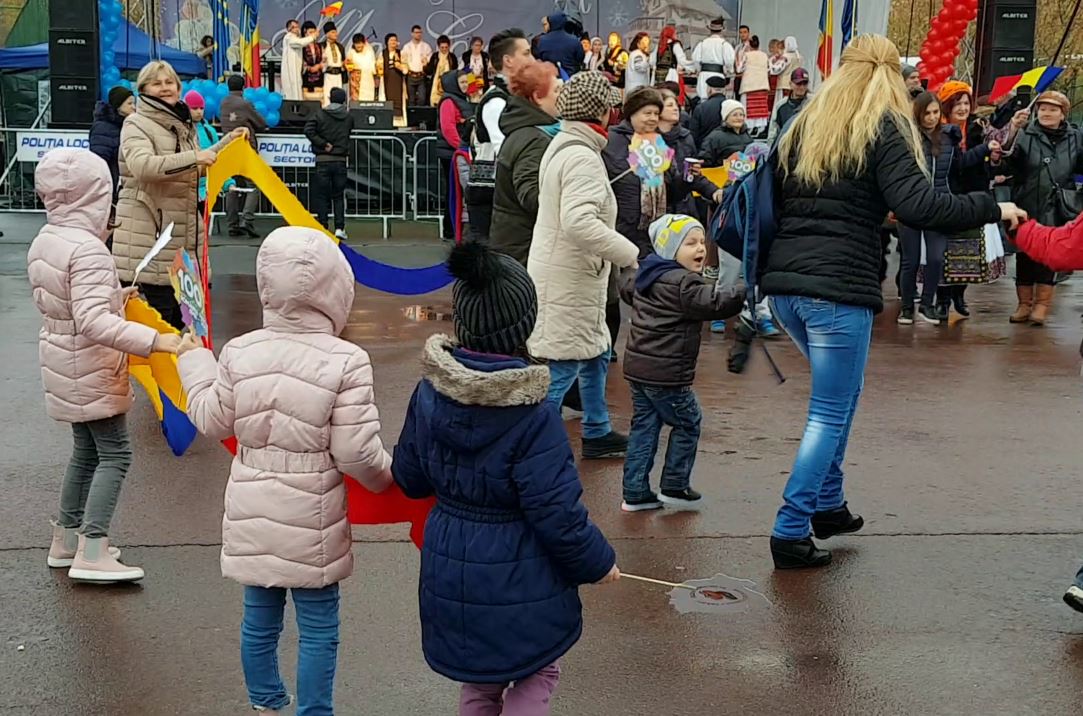 VIDEO| Bucureștenii au sărbătorit 1 Decembrie cu hore și fasole
