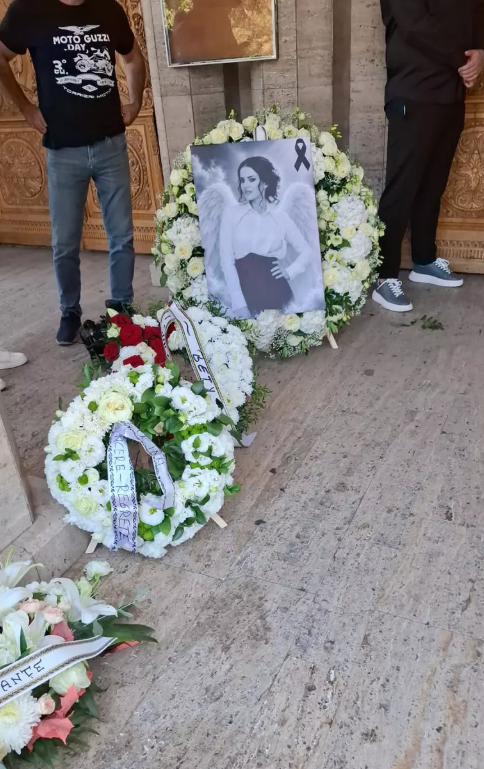 Imagini de la înmormântarea Mădălinei Apostol